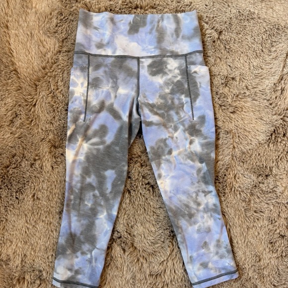 Athleta‎ Salutation Stash Pocket Capri Blue Gray Striped Tie Dye Activewear - Picture 5 of 8